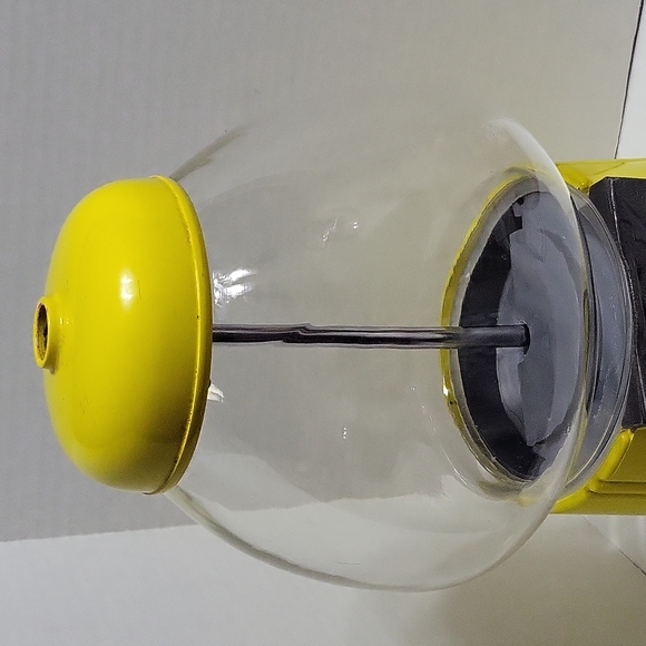 Working yellow candy dispenser/coin bank. - Picture 4 of 14